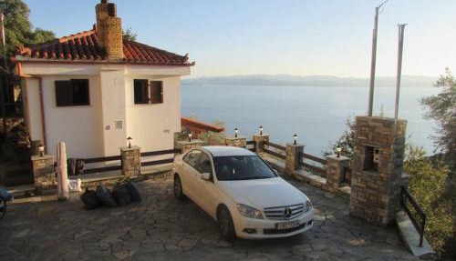 Το Σπιτι με την Σπηλιά in Platanias