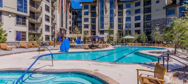 2 BDR Family Resort Condo with Pool Lounge & Mountain Views in Mammoth Lakes