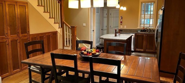2 BDRM villa in Rocky Crest Resort, Muskoka. Sleeps 6. No pet. No smoker in MacTier