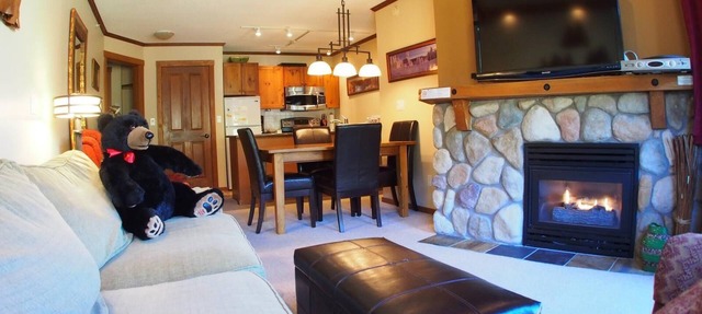 2 bedroom apartment in village centre, ski in/out in Sun Peaks