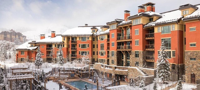 2 Bedroom Deluxe - Sleeps 6 - Free 3-5 minute shuttle - Hot Tub - Indoor Pool in Steamboat Springs