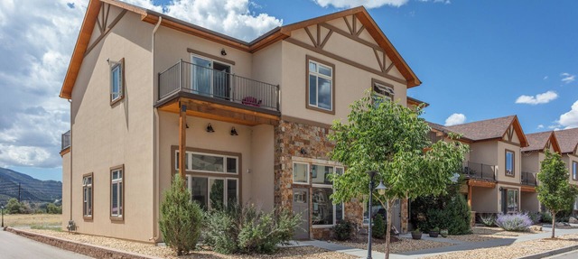 2-bedroom Upper Townhome in peaceful Poncha Springs- Midterm Rental in Salida