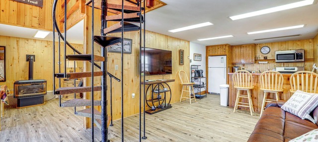 2 Mi to Main Street: Mtn-View Escape in Lander! in Lander