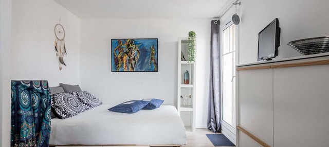 24-square-meter studio, balcony, reversible air conditioning, private parking, streetcar in Grenoble