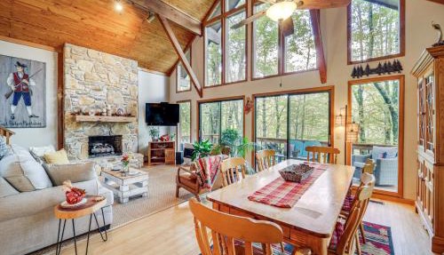 2BD Cabin w/Loft: On Golf Course w/Deck & Fire pit in Newland