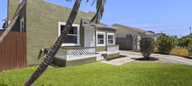 3 BD w/Parking and Shared Yard - Palm Wave Stays in West Palm Beach