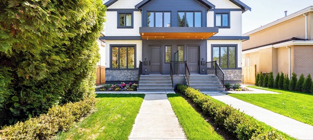 3 bed 3.5 bath modern luxurious home. Minutes to downtown, Airport and Granville in Vancouver
