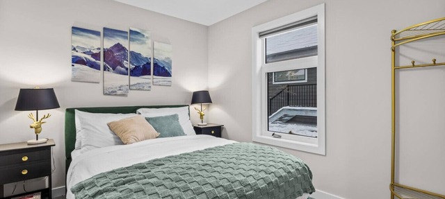 3-Bed Townhome |Mtn Views | Hot Tub | Fireplace in Harvie Heights