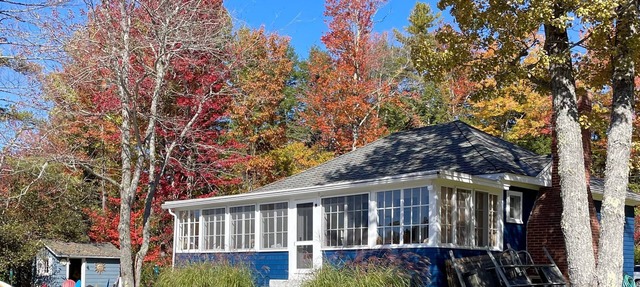 3 BR Lakefront cottage on beautiful Mountain View Lake in Sunapee, NH in Sunapee