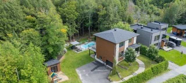 3 minutes from Mont Orford - Large House & Hot Tub in Orford