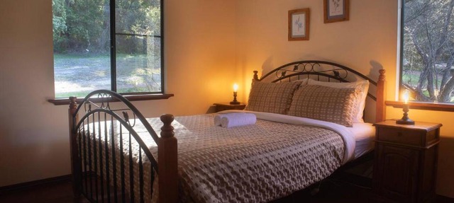 #3 Walpole Wilderness Resort chalet. Spa + forest! in Walpole