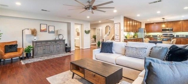 4 Bedroom Single_family 447551 by Houzlet in Santa Clarita