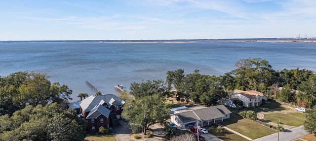 5/3 'Bayfront Beach-House' with Pier & Hot Tub on Pensacola Escambia Bay in Pace in Pace