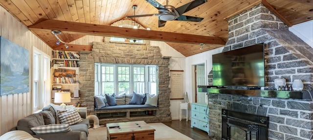 5 Bed Cottage & 2 Bunkies! Boathouse Rooftop Deck with Sunsets! in Muskoka Lakes