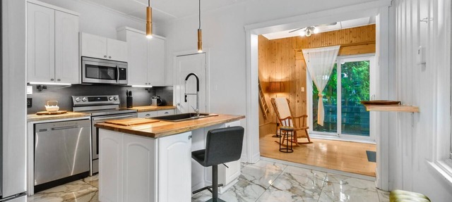 5BRD Cozy cottage in Montreal w/car park in Montréal-Est
