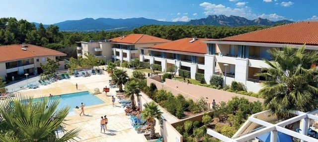6 Places Dans Complexe de Vacances in Roquebrune-sur-Argens