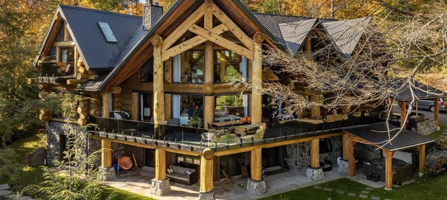7 bed 6 bath cottage on Lake Muskoka in Gravenhurst