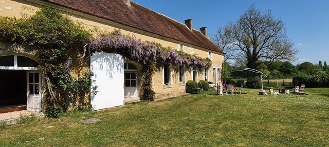 A farmhouse in the countryside in COURCERAULT
