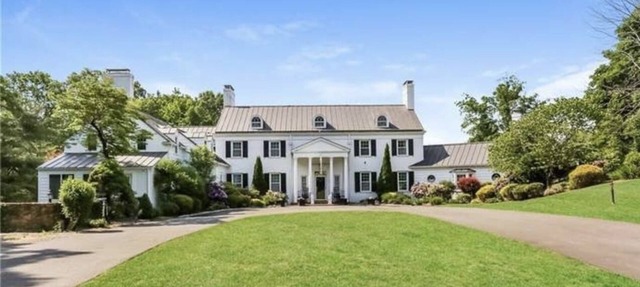 A Luxury Estate, Elegant, Historical, Hot Tub, Salt Water Pool ~The White Lion~ in Middletown
