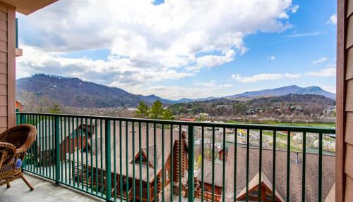 A View to Remember - Mountain Views, Resort Pools! in Pigeon Forge