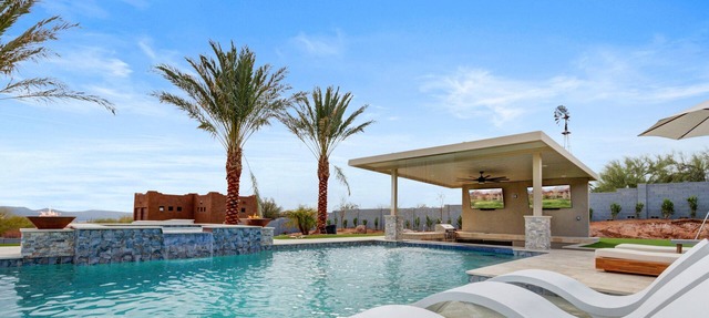 Above Pro Golfer I Putting Green I Pool&Spa I Pool Bar I Games I Location in Scottsdale