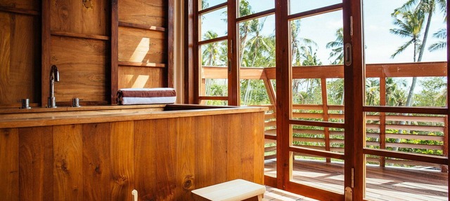 Absolute stunning beachfront villa to escape, relax & rejuvenate! in Tabanan