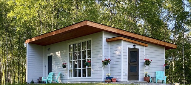 Adventure Cottage - Rustic and Cozy! Full Kitchen/Private Yard in Talkeetna
