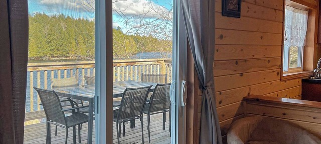 Ahmic Lake Resort's Black Bear Cottage in Magnetawan