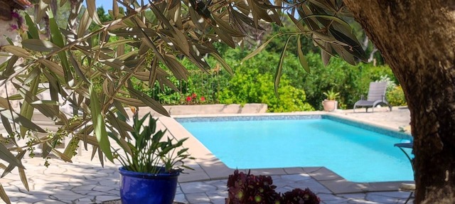 Air-conditioned Provençal villa with a pool - 4 bedrooms/10 guests in Saint Raphaël