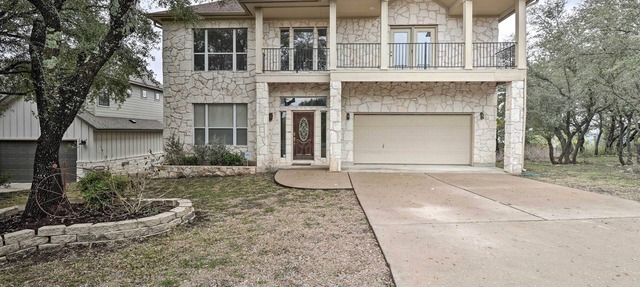 Airy Villa in Austin w/Badminton/Volleyball Court in Austin