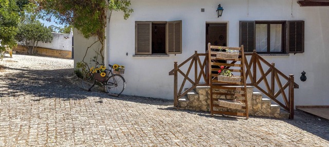 Apartment 'Casa Rústica' with Shared Pool, Shared Terrace and Wi-Fi in Azambuja