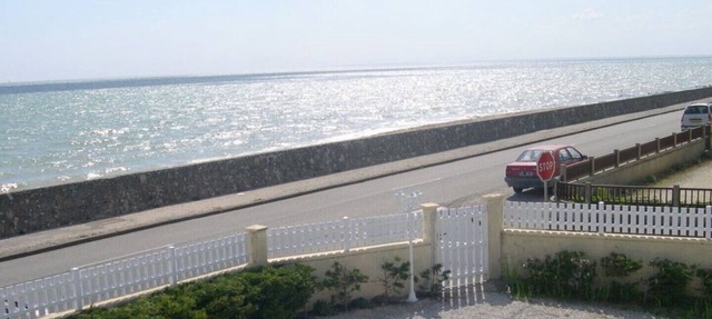 🌊 Appt bord de mer 6 pers À 20 m plage 🛏️ 3 CH - 🛁 2 SDB terrasse au RDC in Saint-Marcouf