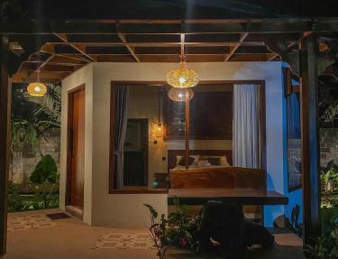 Arnez Tropical Cottage in Pronojiwo