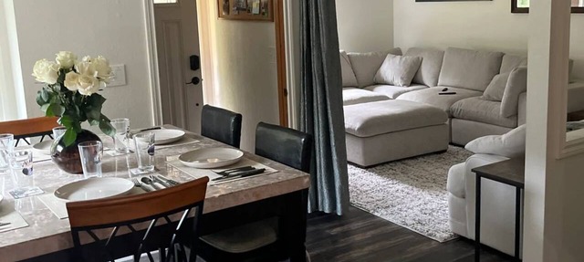 At Glacier's doorstep, stylish 2BR, kitchen, fire pit, BBQ, laundry, yard, wi-fi in Juneau