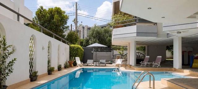 Athenian Riviera Luxurious Villa, Villa in Alimos