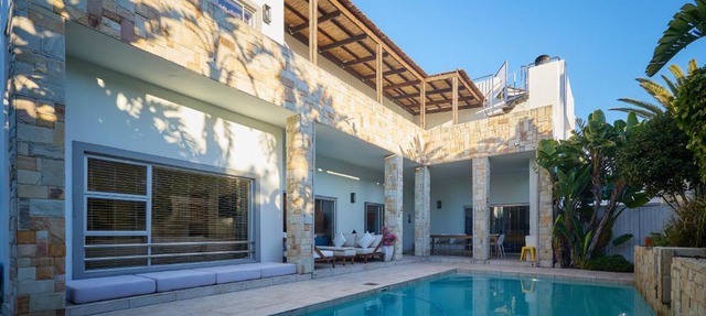 Atlantic Palms Courtyard in Cape Town