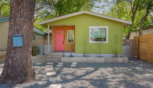 Authentic Austin Home with Cowboy Pool, Big Fenced Yard for Family Getaway in Austin