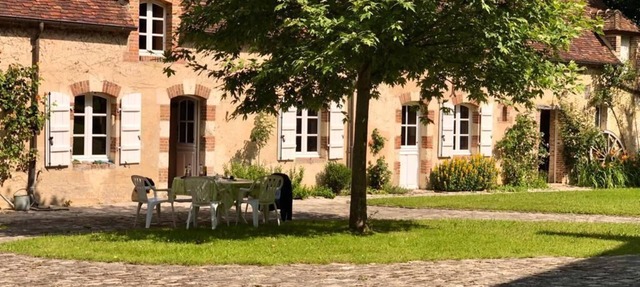 Authentic Large Property in the Heart of Perche, Peacefull Location, Pool, Park in Longny les Villages