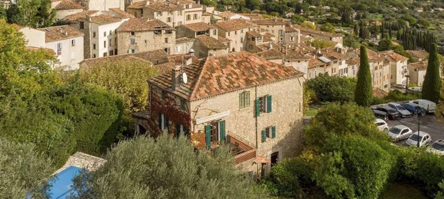 Authentic Provençal Bastide with private pool and garden in medieval town in Seillans