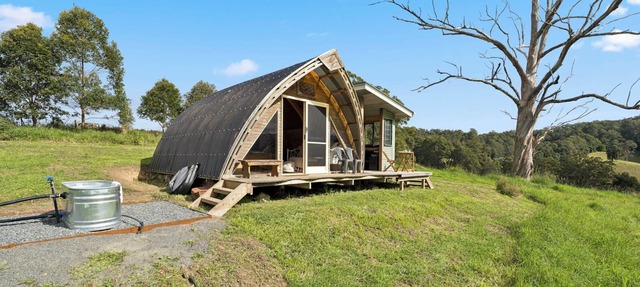 Baker's Hut - Off-Grid, Fire Pit, Fire Bath, Cozy, Views, Sleeps 2-3 in Hydes Creek