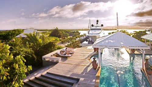 Barefoot Cay Resort in Roatán