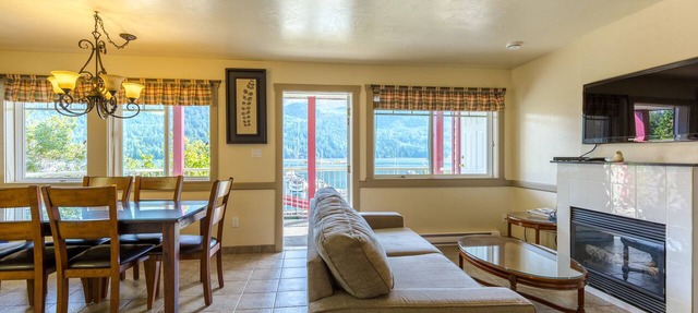Bathgate Resort and Marina in Egmont