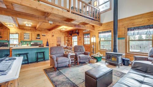 BBQs, Hikes & Fireside Nights: Cabin in Black Hawk in Black Hawk