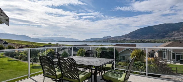 Beach, boatslip, 2 pools, 2 hottubs, 4 bdrm house sleeps 12 in Oliver