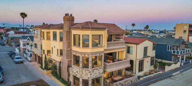 Beach Front Executive Home in Long Beach
