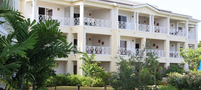 BEACH FRONT & SEAVIEW DELUXE PENTHOUSE APARTMENT in West Coast