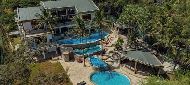 Beach front Spacious 8-bedroom villa in enjoyable Malindi with AC, WiFi in Malindi