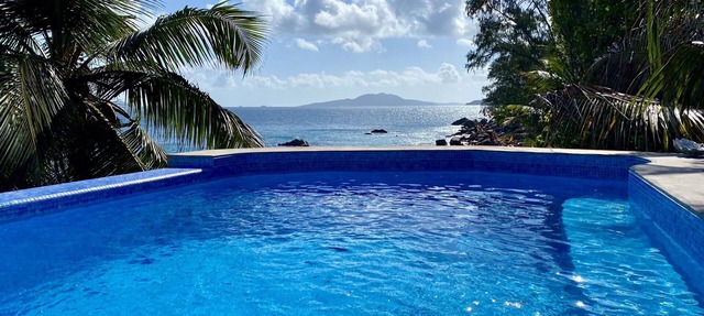 Beachfront Creole villa with incredible ocean views and private plunge pool in Praslin / Anse La Blague