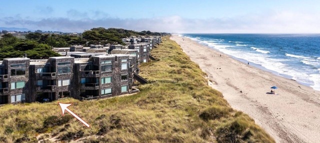Beachfront 2-bedroom Condo by the Sea! in Watsonville