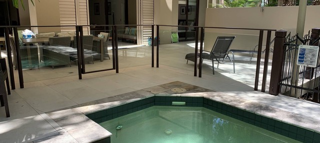 Beachfront 3/4 Bedroom Apartment - Stunning private plunge pool & bbq in Palm Cove